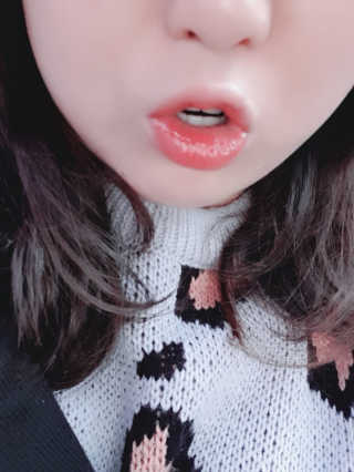 율라코스메틱 율라 플럼핑틴트 — 3점을 준 리뷰어가 2019년 12월 올린 사용 사진