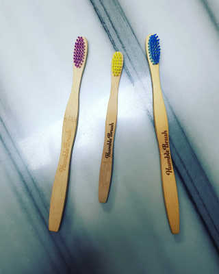 더 험블 친환경 대나무칫솔 험블브러쉬 — 5점을 준 리뷰어가 2019년 2월 올린 사용 사진