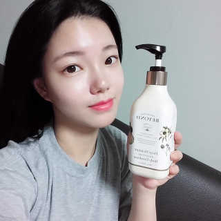 비욘드 딥 모이스처 시그니처   바디 에멀전 — 5점을 준 리뷰어가 2019년 6월 올린 사용 사진