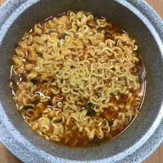 라면 그대로가 제일 맛있는 더엄마라면 — 5점을 준 리뷰어가 2019년 7월 올린 사용 사진