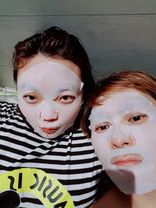 제이준코스메틱 제이준 뽑아쓰는 쏘쿨 마스크 — 4.33점을 준 리뷰어가 2018년 8월 올린 사용 사진
