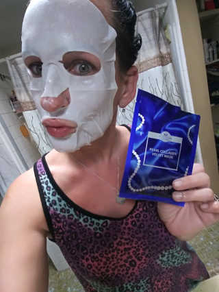 Pearl Collagen Velvet Mask 1 BOX by YVESOM — 5점을 준 리뷰어가 2019년 3월 올린 사용 사진
