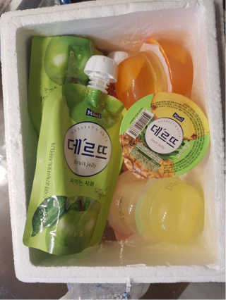 데르뜨 떠먹는 과일 3종, 짜먹는 과일 2종 총 10개 체험 — 5점을 준 리뷰어가 2020년 3월 올린 사용 사진