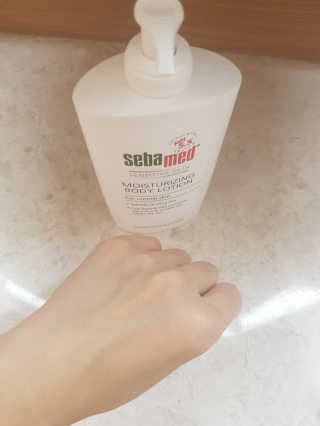 세바메드 모이스처라이징 바디로션 400ml — 5점을 준 리뷰어가 2019년 7월 올린 사용 사진
