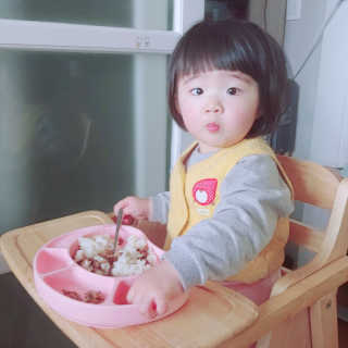 유비맘 캐릭터 실리콘 흡착 식판_색상 랜덤발송 — 5점을 준 리뷰어가 2020년 3월 올린 사용 사진
