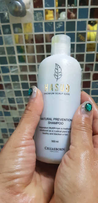셀리본 하수오 내츄럴 프리벤션 탈모관리 샴푸 300ml — 5점을 준 리뷰어가 2019년 11월 올린 사용 사진