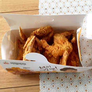 [치킨마루]-  빠사칸윙봉현미 + 콜라 500ml — 5점을 준 리뷰어가 2019년 7월 올린 사용 사진