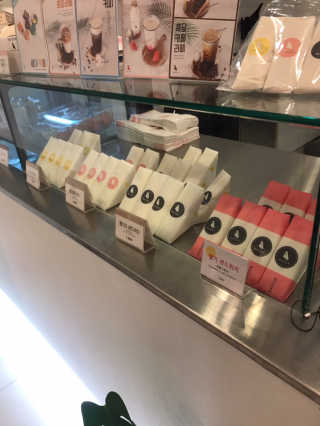 메이젠 인천논현점 [메이젠_논현]샌드위치 4개,소금커피,밀크티,마카롱 — 2.5점을 준 리뷰어가 2019년 4월 올린 사용 사진