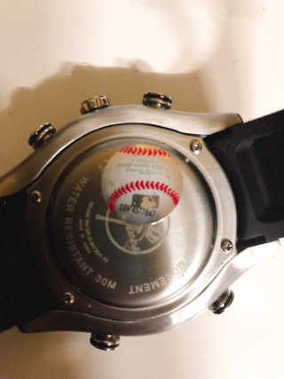 [MLB WATCH n LEISURE]뉴욕양키즈 손목시계 NY 301-11 — 5점을 준 리뷰어가 2019년 9월 올린 사용 사진