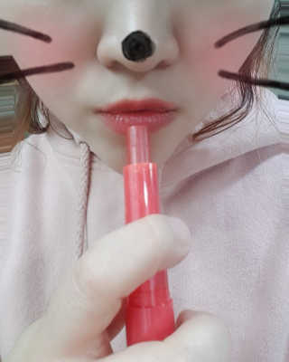 블리스텍스 립 릴리프 크림 립밤, 립 바이브런스 립밤 — 5점을 준 리뷰어가 2018년 11월 올린 사용 사진