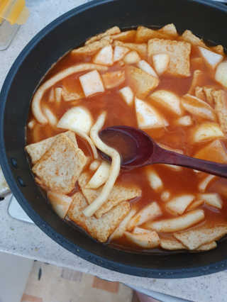 [홍코너떡볶이]옛날떡볶이 인기맛 4팩세트 — 5점을 준 리뷰어가 2019년 12월 올린 사용 사진