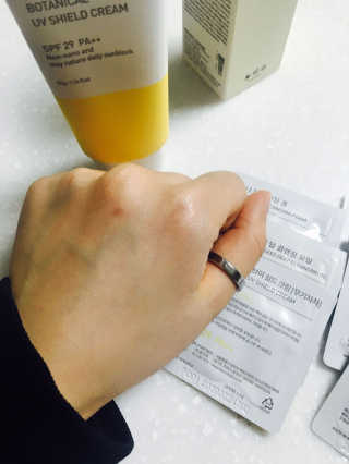 뷰티클로 보태니컬 유브이 쉴드 크림 — 4.67점을 준 리뷰어가 2018년 3월 올린 사용 사진