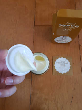 지고트 마유 모이스처 크림 70ml — 5점을 준 리뷰어가 2019년 2월 올린 사용 사진
