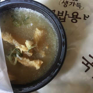 [풀무원] 사골곰탕국밥 황태해장국밥 — 4.67점을 준 리뷰어가 2018년 6월 올린 사용 사진