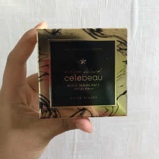 셀레뷰 블랙 세럼 팩트 — 4.17점을 준 리뷰어가 2017년 9월 올린 사용 사진
