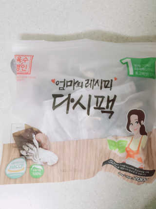 육수명인 엄마의 레시피 다시팩 1번 — 5점을 준 리뷰어가 2019년 4월 올린 사용 사진