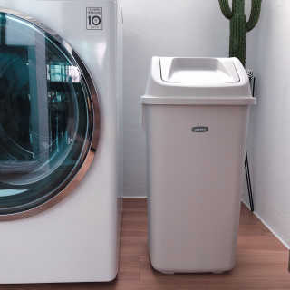 창신리빙 프랑코 퍼블릭 스윙 휴지통 10L, 25L, 35L — 5점을 준 리뷰어가 2019년 9월 올린 사용 사진