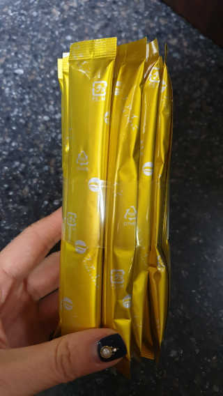 한국맥널티 맥널티 히알루론산 콜라겐 플러스 14개입 — 1.5점을 준 리뷰어가 2019년 12월 올린 사용 사진