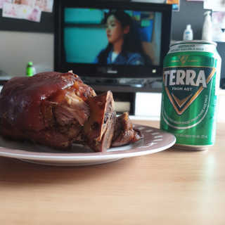 행복먹거리공작소 맥족. 맥주에 빠진 족발 550g + 마늘소스 70g — 4점을 준 리뷰어가 2020년 1월 올린 사용 사진