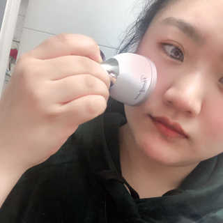 [더마퀸]쿨링스틱 페이스앤아이 — 5점을 준 리뷰어가 2019년 4월 올린 사용 사진