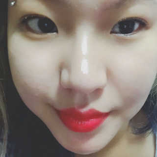 딜라잇18 홀리몰리 글리터라이너 — 3.5점을 준 리뷰어가 2016년 10월 올린 사용 사진