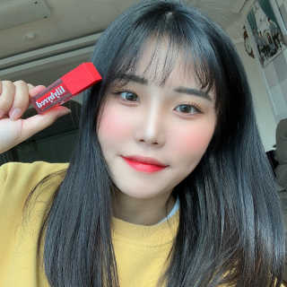 릴리바이레드 쥬시라이어 워터틴트 02 체리 크러쉬인 척 — 4.5점을 준 리뷰어가 2020년 3월 올린 사용 사진