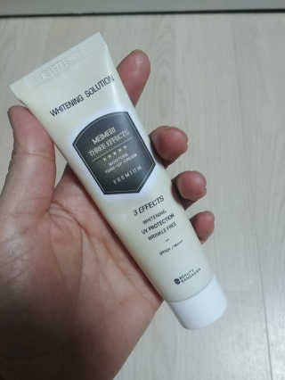 메이메리 쓰리이펙츠 모이스처 톤업크림 50ml — 5점을 준 리뷰어가 2019년 12월 올린 사용 사진