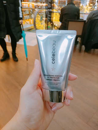셀레뷰 브라이트닝 에센셜 UV프로텍터 SPF 50+ PA++++ — 5점을 준 리뷰어가 2017년 12월 올린 사용 사진