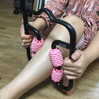 뭅뭅 바디핏레그롤러 종아리 허벅지 하체 마사지기 — 4점을 준 리뷰어가 2019년 11월 올린 사용 사진