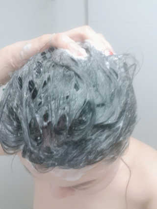 the naked object [탈모볼륨샴푸] 디블랙 팩 샴푸 — 5점을 준 리뷰어가 2020년 2월 올린 사용 사진