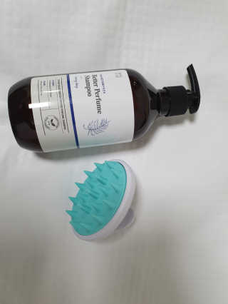 달리프 베러 퍼퓸 샴푸 1000ml 레이니데이 or 일랑로즈 — 5점을 준 리뷰어가 2020년 2월 올린 사용 사진