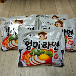 라면 그대로가 제일 맛있는 더엄마라면 — 5점을 준 리뷰어가 2019년 6월 올린 사용 사진