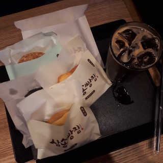 삼송빵집 부천점 [삼송빵집 부천역사점]삼송빵집 특별세트 — 4점을 준 리뷰어가 2019년 8월 올린 사용 사진