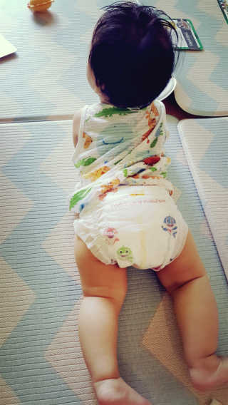 LG생활건강 토디앙 핑크퐁 밴드형 기저귀 — 5점을 준 리뷰어가 2017년 7월 올린 사용 사진