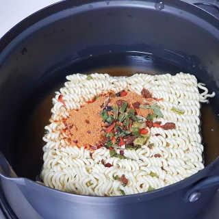 라면 그대로가 제일 맛있는 더엄마라면 — 5점을 준 리뷰어가 2019년 9월 올린 사용 사진
