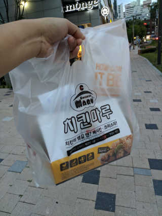 [치킨마루]-  빠사칸윙봉현미 + 콜라 500ml — 5점을 준 리뷰어가 2019년 7월 올린 사용 사진