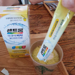 센트룸 아쿠아비타 레몬향, 딸기향 — 5점을 준 리뷰어가 2019년 6월 올린 사용 사진