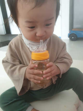 유비맘 PPSU 젖병 노꼭지_200ml_컬러 랜덤 발송 — 4점을 준 리뷰어가 2019년 12월 올린 사용 사진