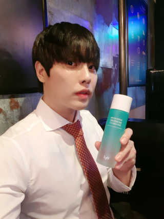 오지아이 워터 밤 모이스처 스킨 에센스 180ml — 4점을 준 리뷰어가 2019년 12월 올린 사용 사진