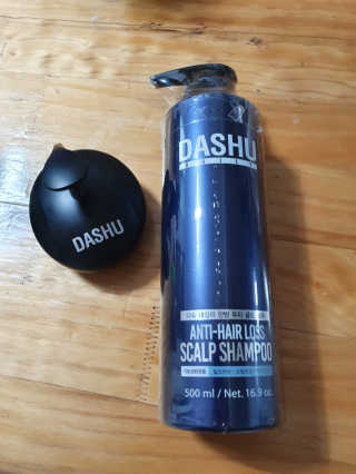다슈코리아 다슈 단백질 한방 두피 골드 샴푸 500ml +샴푸브러쉬 — 5점을 준 리뷰어가 2020년 1월 올린 사용 사진