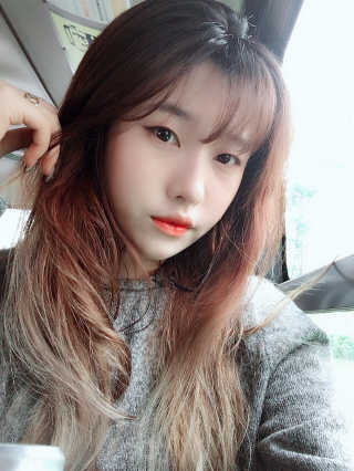 터치인솔 메탈리스트 리퀴드 포일 섀도우 5종 — 4점을 준 리뷰어가 2018년 5월 올린 사용 사진