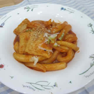 잠실맛집,홍코너떡볶이가우리집에[옛날맛,짜장맛옵션] — 5점을 준 리뷰어가 2020년 1월 올린 사용 사진