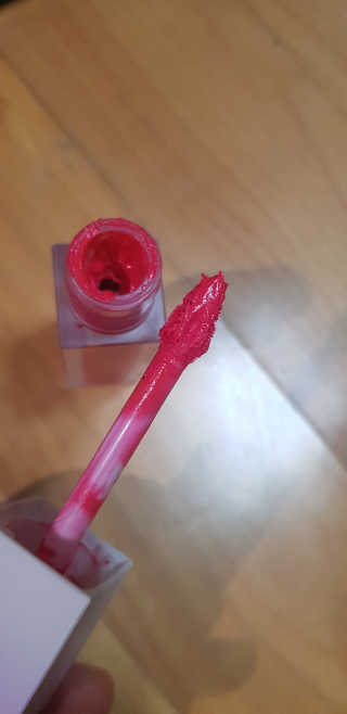 터치인솔 프리티필터 쉬폰 벨벳 립틴트 비비드팝 컬렉션 — 4점을 준 리뷰어가 2019년 3월 올린 사용 사진