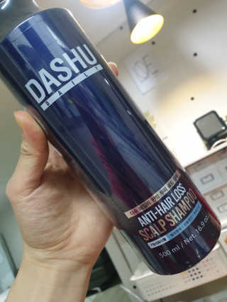 다슈코리아 다슈 단백질 한방 두피 골드 샴푸 500ml +샴푸브러쉬 — 5점을 준 리뷰어가 2020년 1월 올린 사용 사진