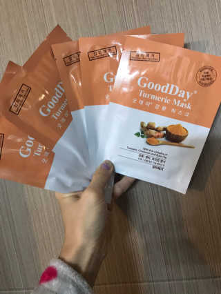 GoodDay Skincare GoodDay 강황 마스크 — 5점을 준 리뷰어가 2020년 1월 올린 사용 사진