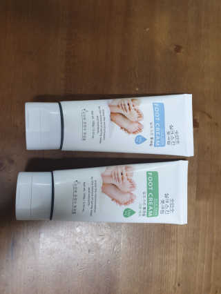(주)에네스티 에네스티 수안수 실크스킨 풋크림 1+1 — 4.5점을 준 리뷰어가 2019년 10월 올린 사용 사진