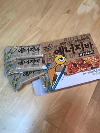 견과가 똘똘 뭉쳐들어간 넛츠몬 에너지바 1BOX 6개입 — 5점을 준 리뷰어가 2018년 2월 올린 사용 사진