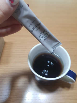 [하우투잇] 뤼에르 쿠르브 블랙 10ml x 30포 총 300ml — 5점을 준 리뷰어가 2020년 3월 올린 사용 사진