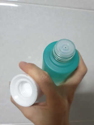 오지아이 워터 밤 모이스처 스킨 에센스 180ml — 2.5점을 준 리뷰어가 2020년 2월 올린 사용 사진