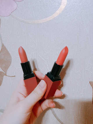 라네베 로즈 벨벳 립스틱 — 5점을 준 리뷰어가 2018년 2월 올린 사용 사진